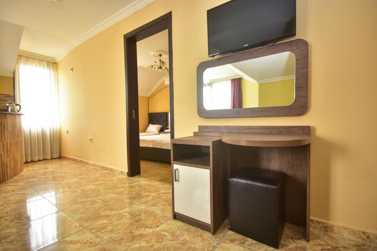 Family Apartments Батумі Екстер'єр фото