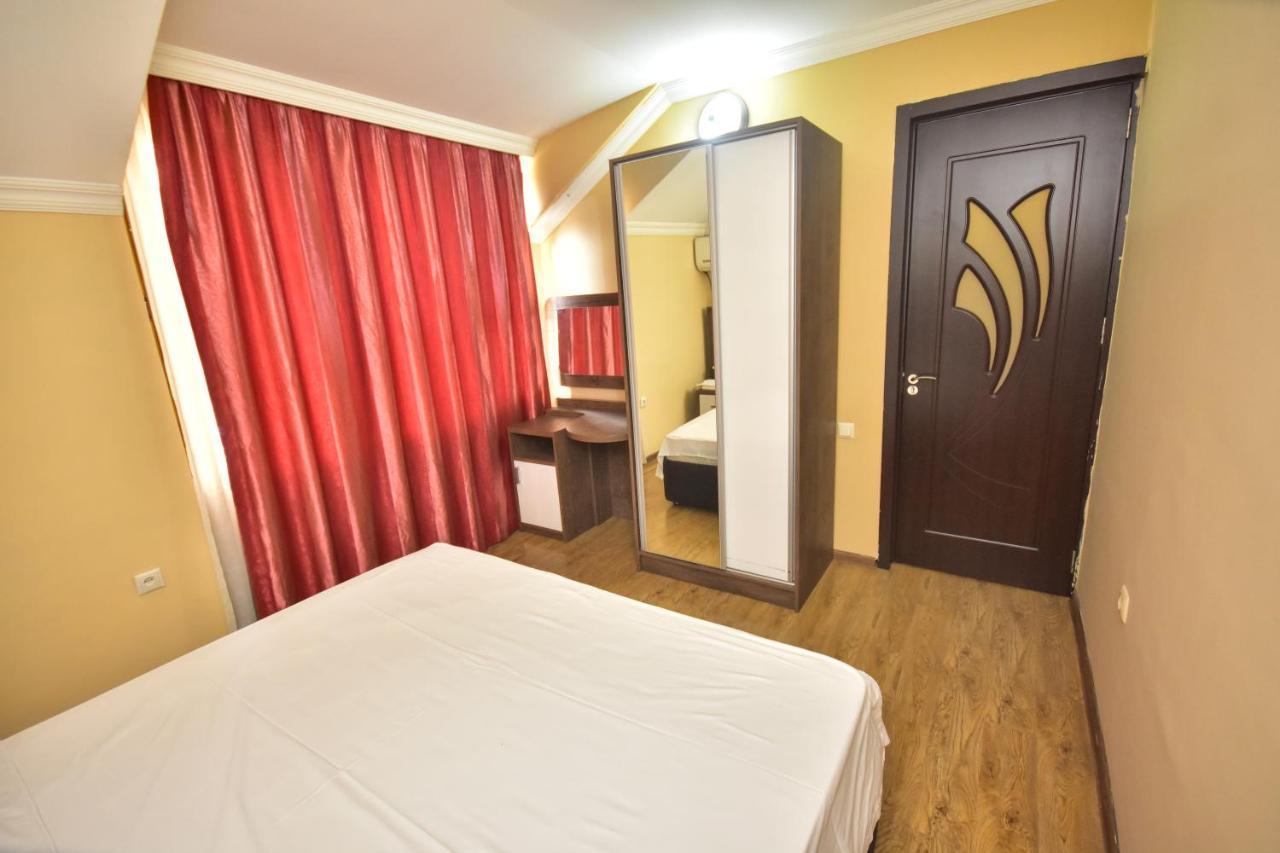 Family Apartments Батумі Екстер'єр фото