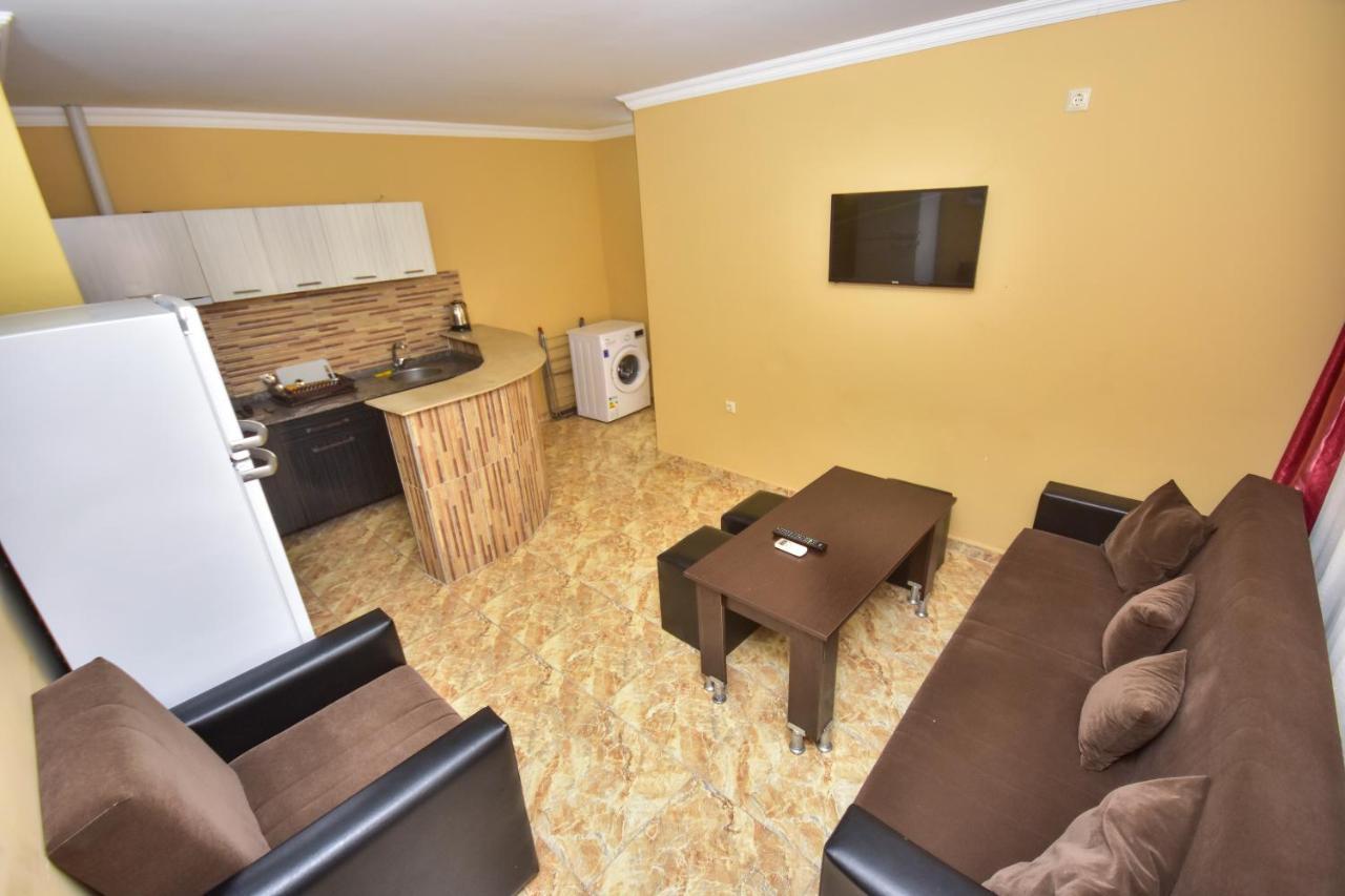 Family Apartments Батумі Екстер'єр фото