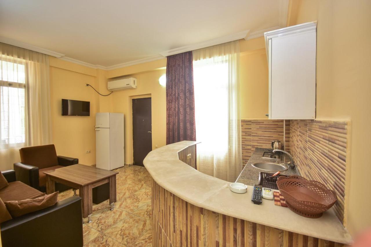 Family Apartments Батумі Екстер'єр фото